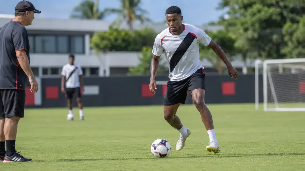 Colidio deve ser testado como centroavante do Vasco após lesão de Brenner